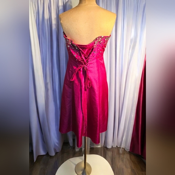 Formal, Beautiful Fuchsia/pink Beaded Strapless Dress. Size 18 - Picture 3 of 4